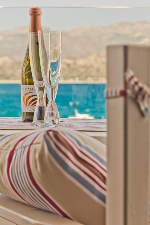 Nereus Luxurious Suites Karpathos Exteriér fotografie